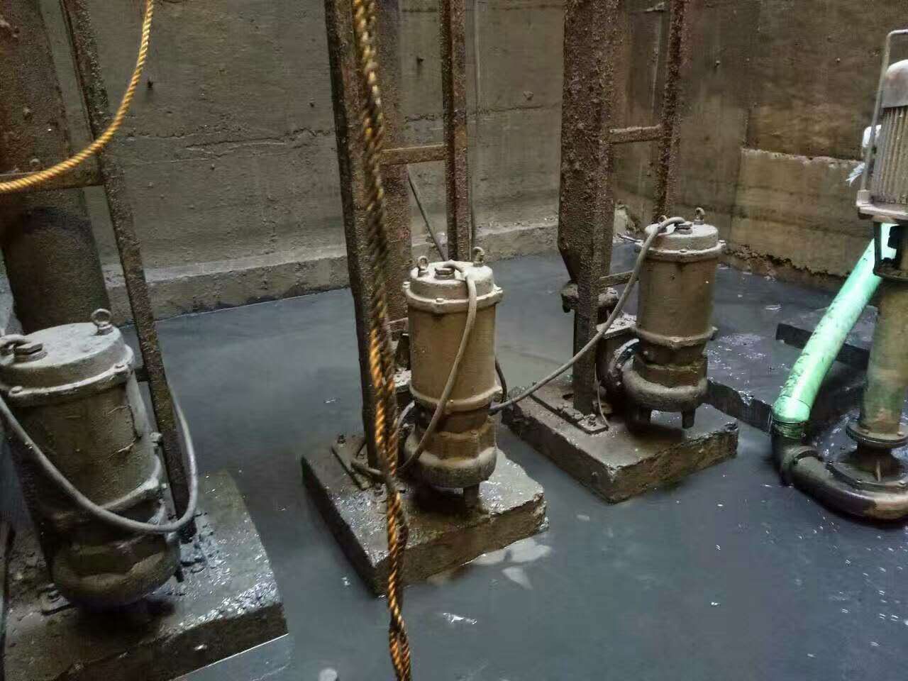 石嘴山污水池清理